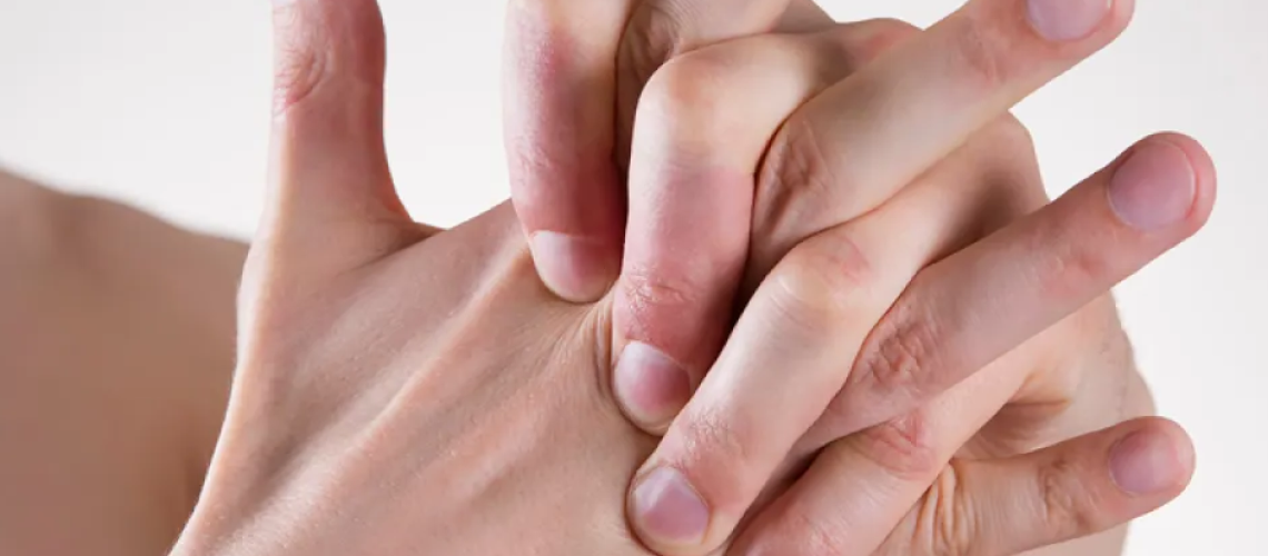 Estalar os dedos ou outras articulações não faz mal